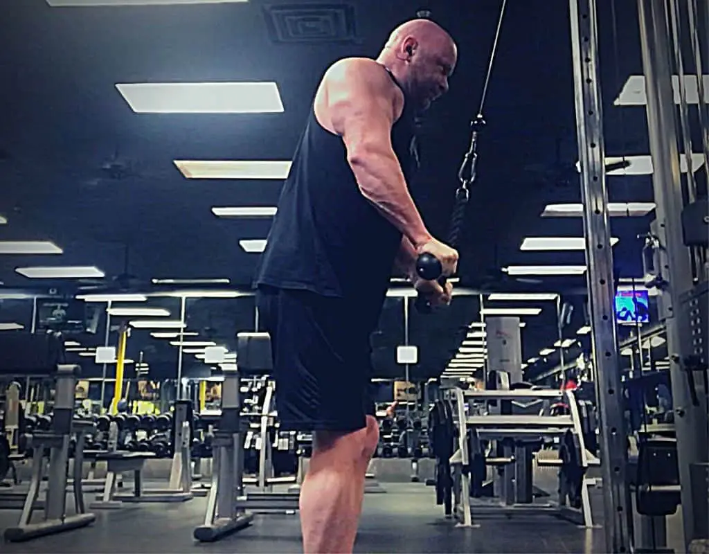 Triceps Rope pressdowns finish