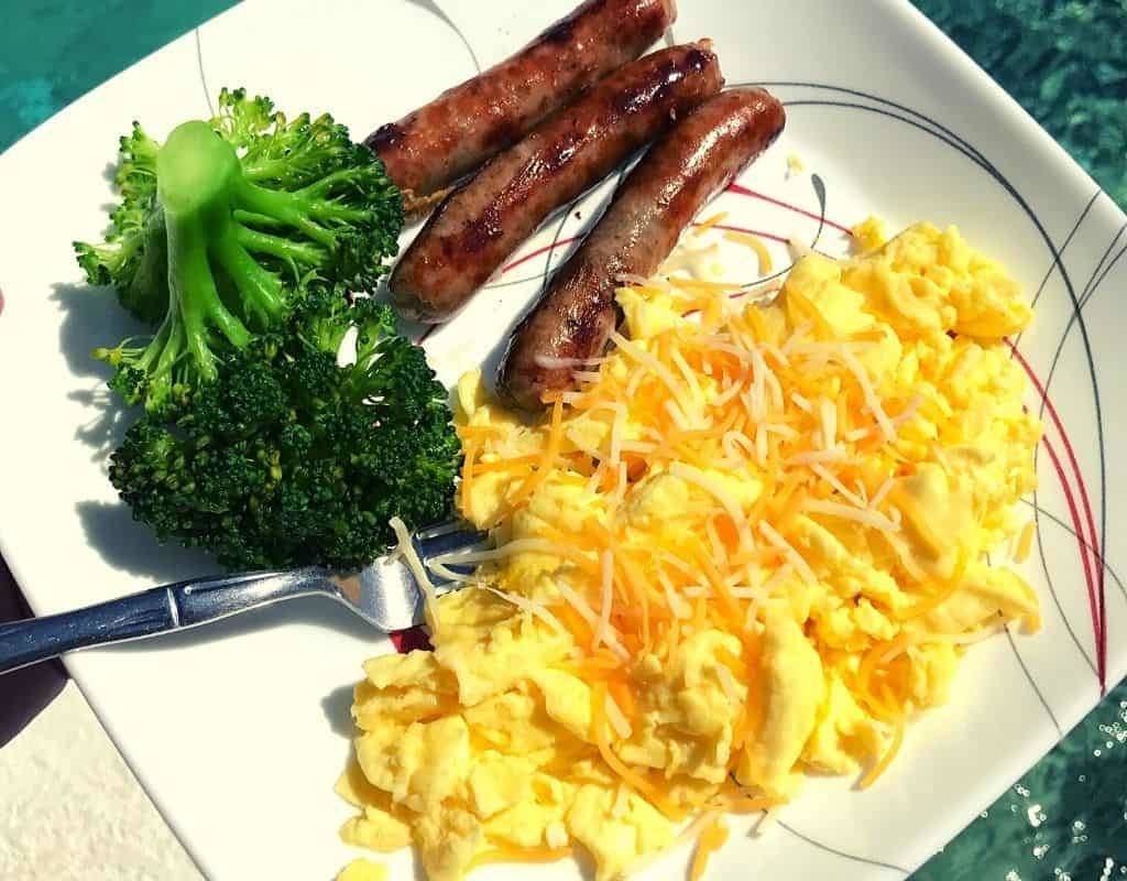 food - low carb eggs sausage broccoli