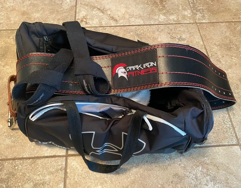 Gym gear: gym bag, Dark Iron Belt, Straps